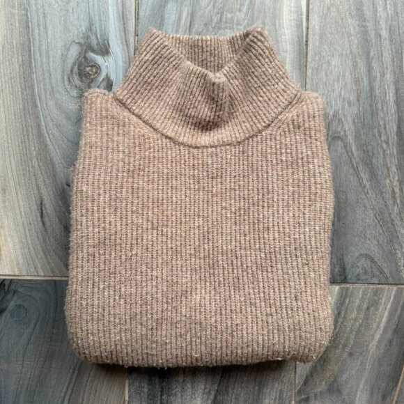 Abercrombie Classic Easy Turtleneck Sweater Size Small - Picture 2 of 6